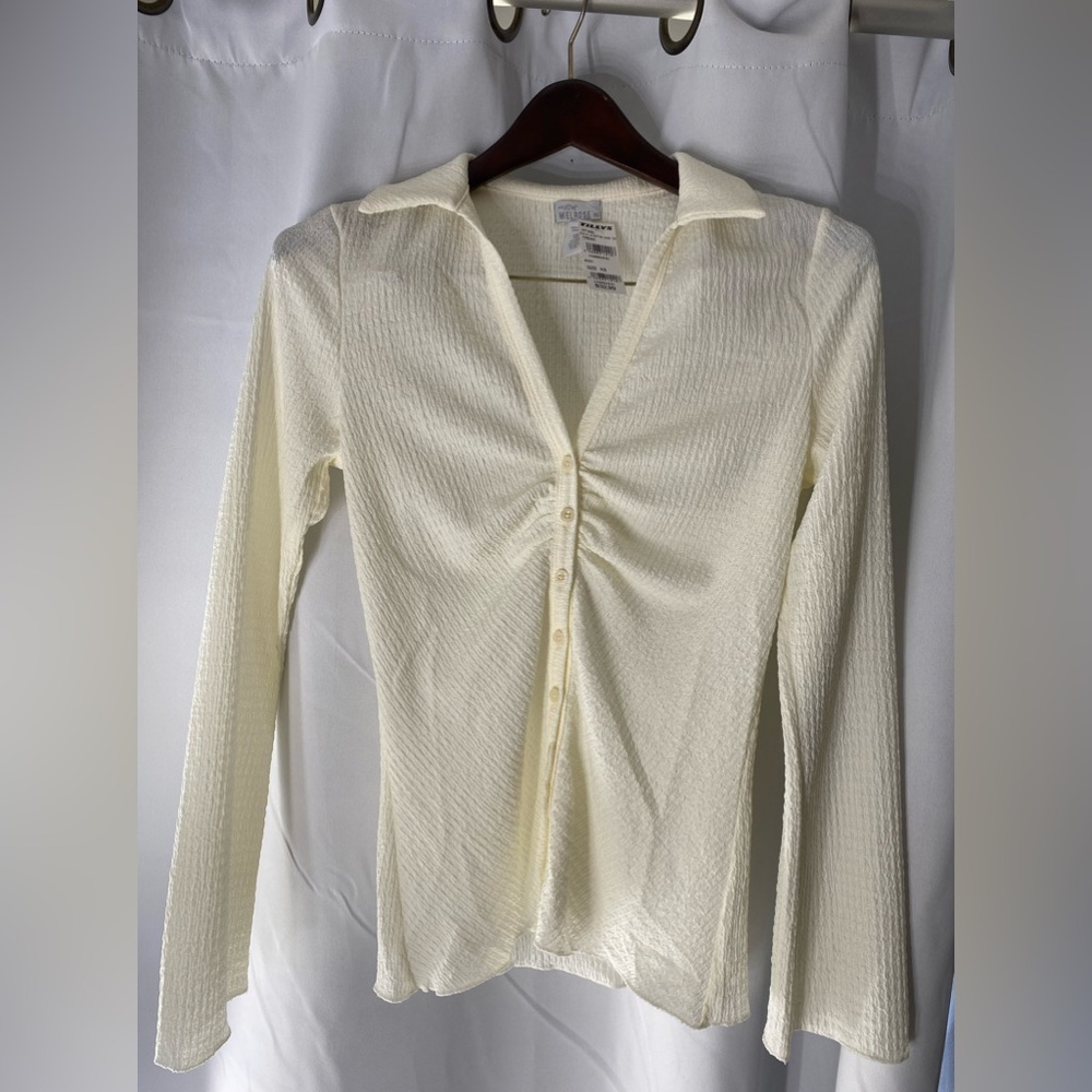 Button Up Top - Picture 5 of 6